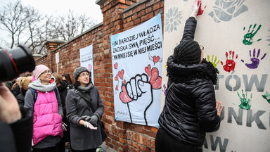 "Ściana Furii" przed siedzibą PiS na Nowogrodzkiej