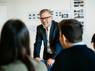 Problem jest szerszy niż sytuacje na warsztatach managerskich. Dotyczy każdego z nas, prywatnie i zawodowo, kiedy proszą nas o radę, wskazówki, czasem wręcz o rozstrzygniecie sporu - pisze Marek Skała,  trener warsztatowy, coach, mówca inspiracyjny.