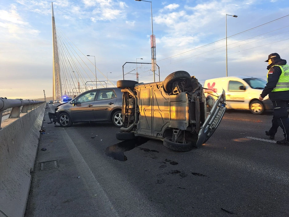 Policija na mestu nesreće