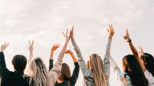 "Ludzkość otworzyła bramy klimatycznego piekła". Młode pokolenie jest innego zdania