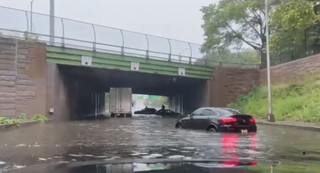 Nowy Jork walczy z ulewami. Wprowadzono stan wyjątkowy [WIDEO]