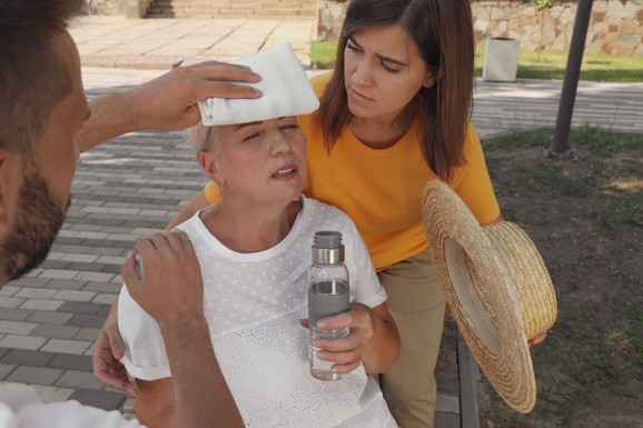 Zavod za javno zdravlje Beograd objavio sve posledice vrućine na zdravlje: Kada dolazi do infarkta i šloga, a kada do pada pritiska, tromboze, kamena u bubregu, grčeva, katarakte...