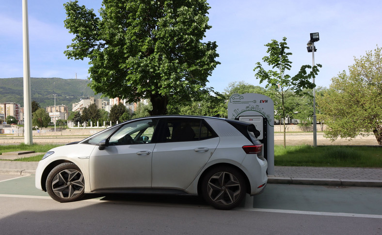 Polak pokazał jak podróżować samochodem elektrycznym