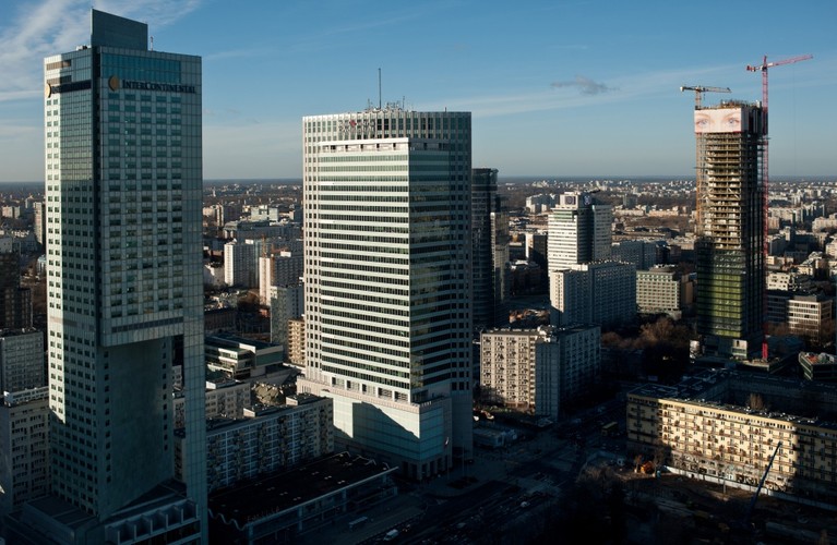 Projekt obejmuje realizację 44-piętrowej wieży mieszkalnej z 252 wykończonymi mieszkaniami oraz pięciokondygnacyjnego budynku biurowo-usługowego. Wieża usytuowana jest na czterokondygnacyjnym podium, przeznaczonym na powierzchnie handlowo-usługowe i biurowe.