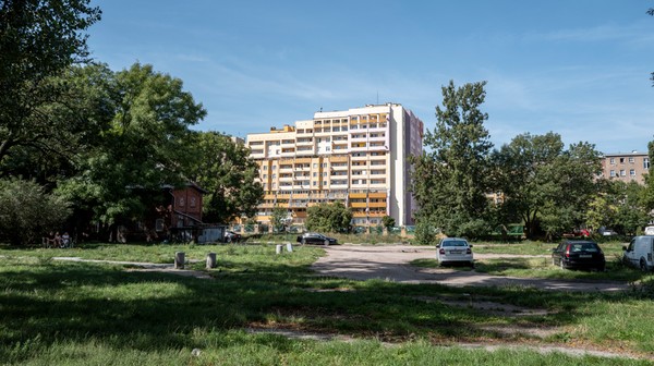 Wnętrze Nowowiejska – Jedności Narodowej – Daszyńskiego – Żeromskiego ma wielkość czterech pełnowymiarowych boisk piłkarskich. Jest potężne. Na razie to jednak ściernisko. Jeszcze!