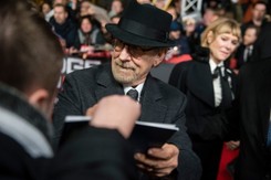 Spielberg w kapeluszu, a Tom Hanks w blondzie na premierze 'Mostu szpiegów' [ZDJĘCIA]