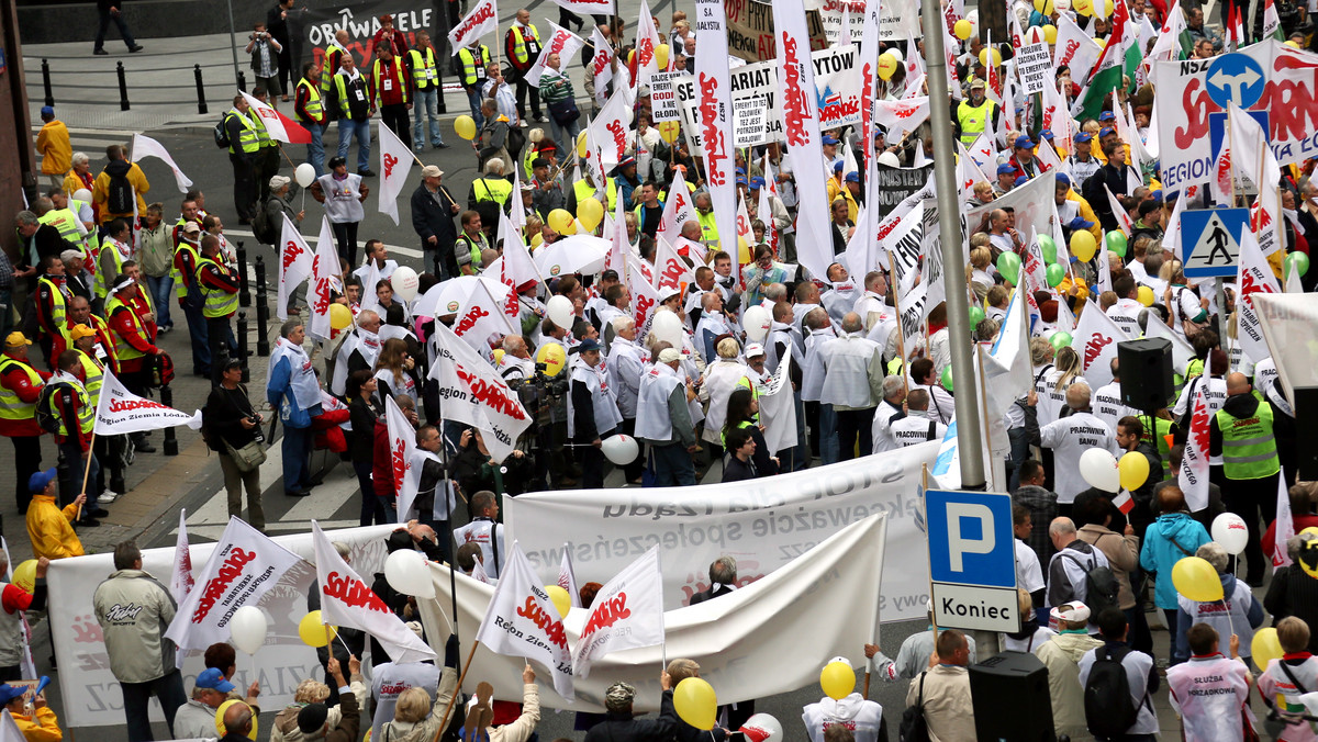 Sztab Akcji Protestacyjnej odmówił dawnym działaczom Solidarności wejścia na teren protestu przed Sejmem. Weterani opozycji w PRL chcą tam zbierać pieniądze na pomoc dla swoich starszych kolegów, którzy są w szczególnie trudnej sytuacji życiowej.