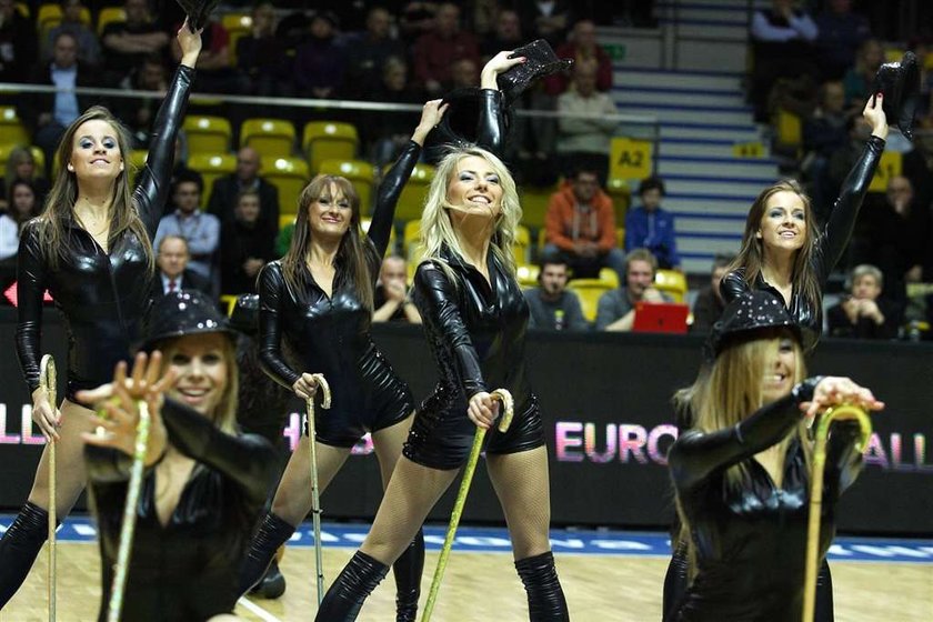 Ależ oni mają boskie cheerleaderki!