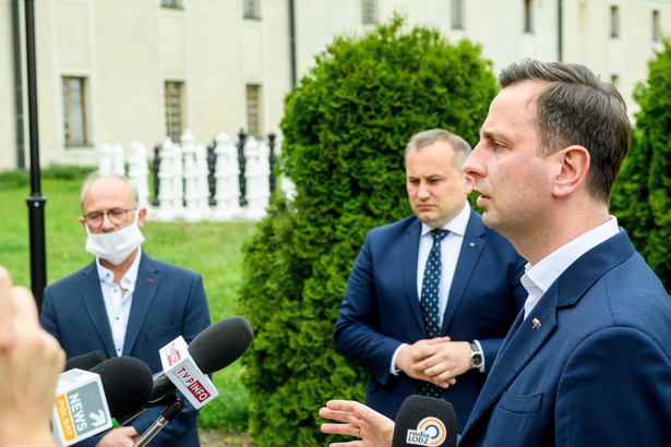 Martwy kot przywiązany do plakatu wyborczego Kosiniaka-Kamysza. Policja bada sprawę