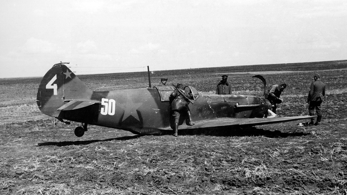 Avion sovietic doborât în 1944, în Al Doilea Război Mondial, găsit în Ungaria, după 82 de ani: „Știm și piloții care s-au luptat. 2 Messerschmitt-uri germane contra 5 Jak-1B”