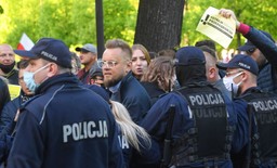Protest przedsiębiorców. Policja zatrzymała uczestników na podstawie przepisów epidemicznych