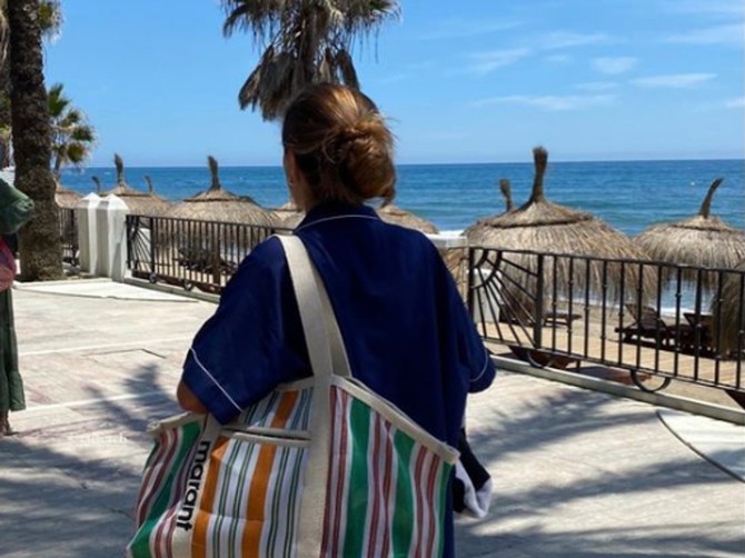 Ovo su najmodernije tašne za plažu, a nisu pletene, i da - možete da ih nosite i posle leta!