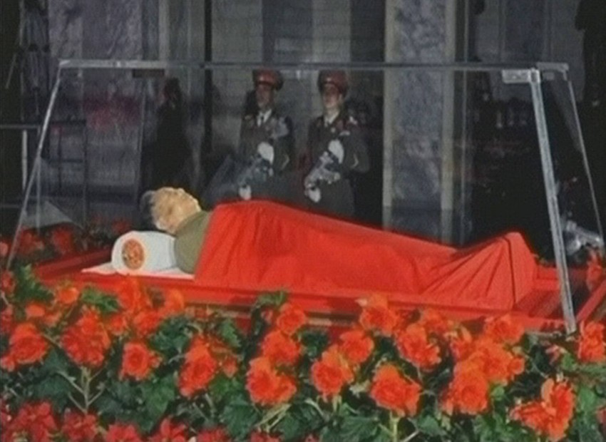 Telo Kim Džong Ila izloženo u Pjong Jangu