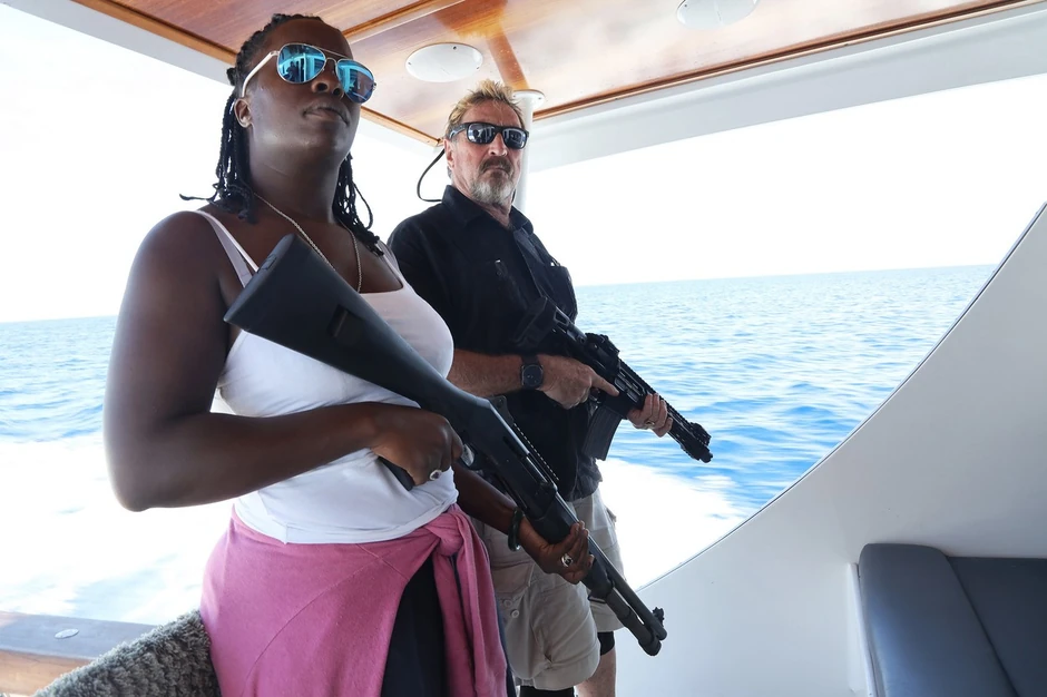 Džon Mekafi i Dženis