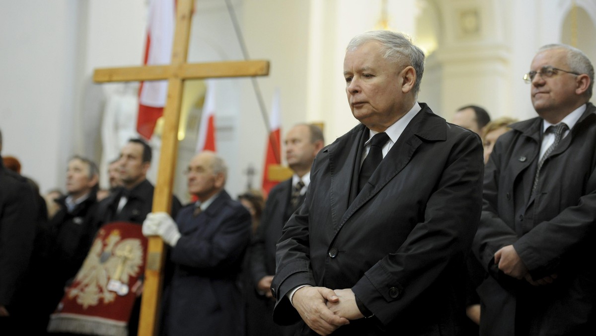 Jarosław Kaczyński krzyż