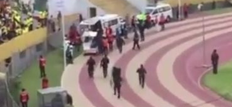 Brawurowa ucieczka znanego piłkarza. Symulował kontuzję, by wymknąć się policji