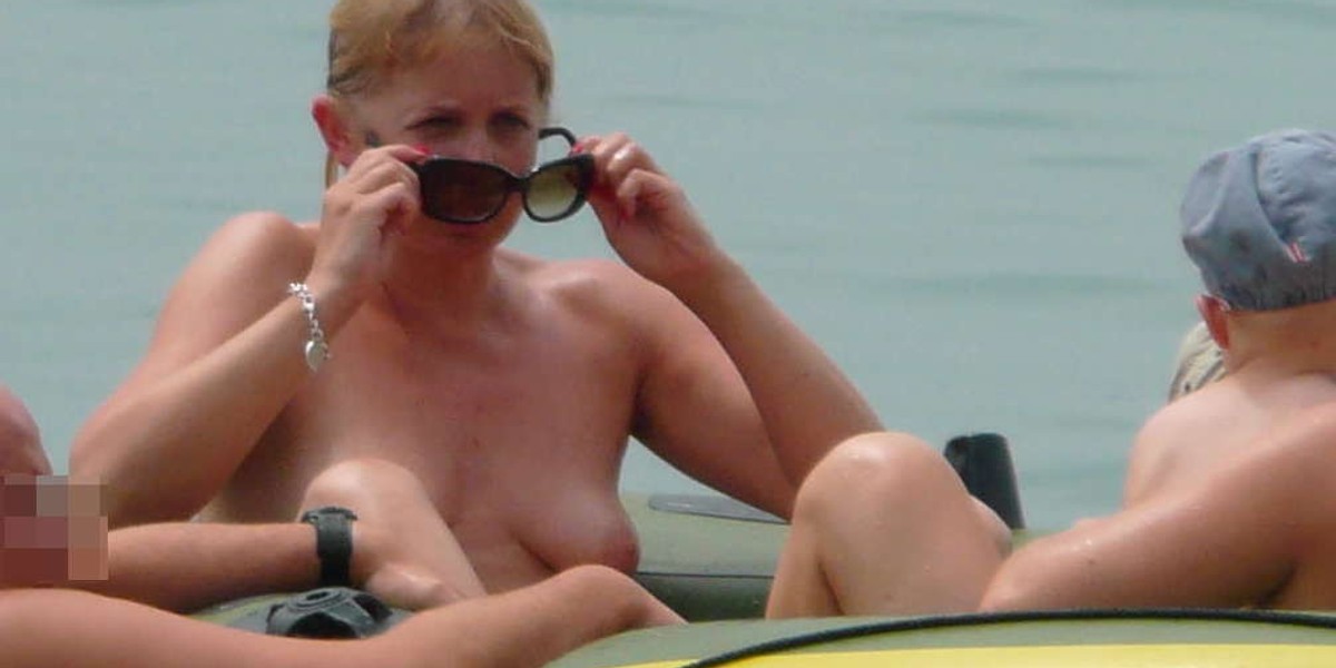 Rogalska topless na Riwierze