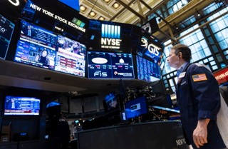 Mocne spadki na giełdach w Europie po inwazji Rosji na Ukrainę