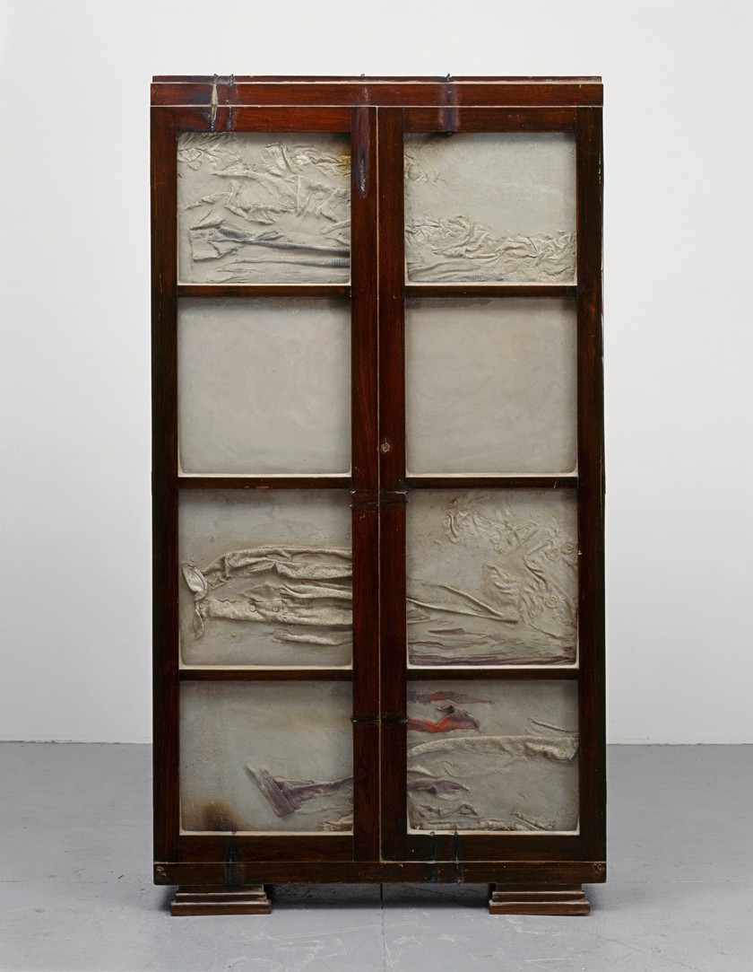 Doris Salcedo «Untitled», 1998.