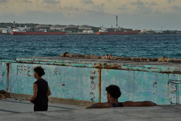 "TESTIRAJU IH" Amerika je ovako objasnila zašto je dozvolila Rusiji isporuku nafte na Kubu