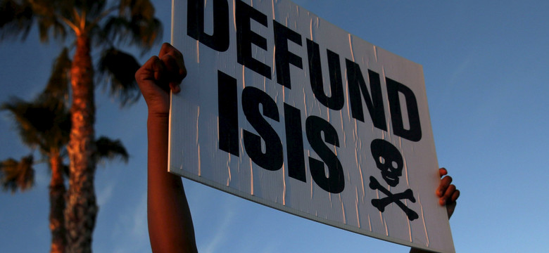 ISIS w wideo z egzekucją "brytyjskich szpiegów" grozi atakami W. Brytanii