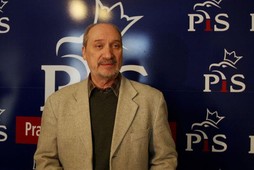 macierewicz pis korona