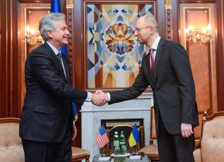 Jaceniuk premierem. Rada Majdanu w nowym rządzie, przedstawionym ze sceny Majdanu