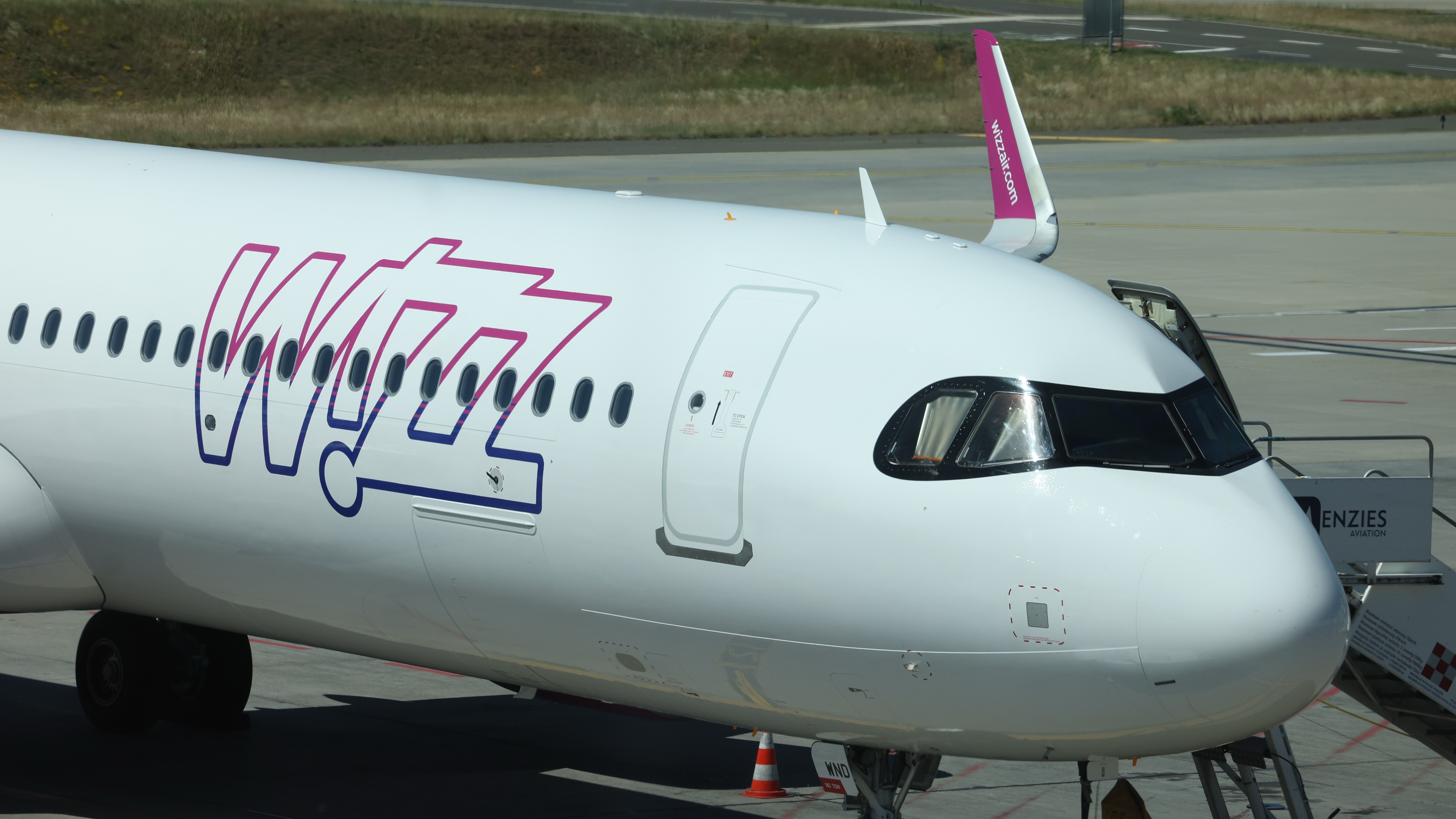 Ennyi volt, leállítja az egyik magyarországi járatát a Wizz Air: népszerű úti cél az áldozat