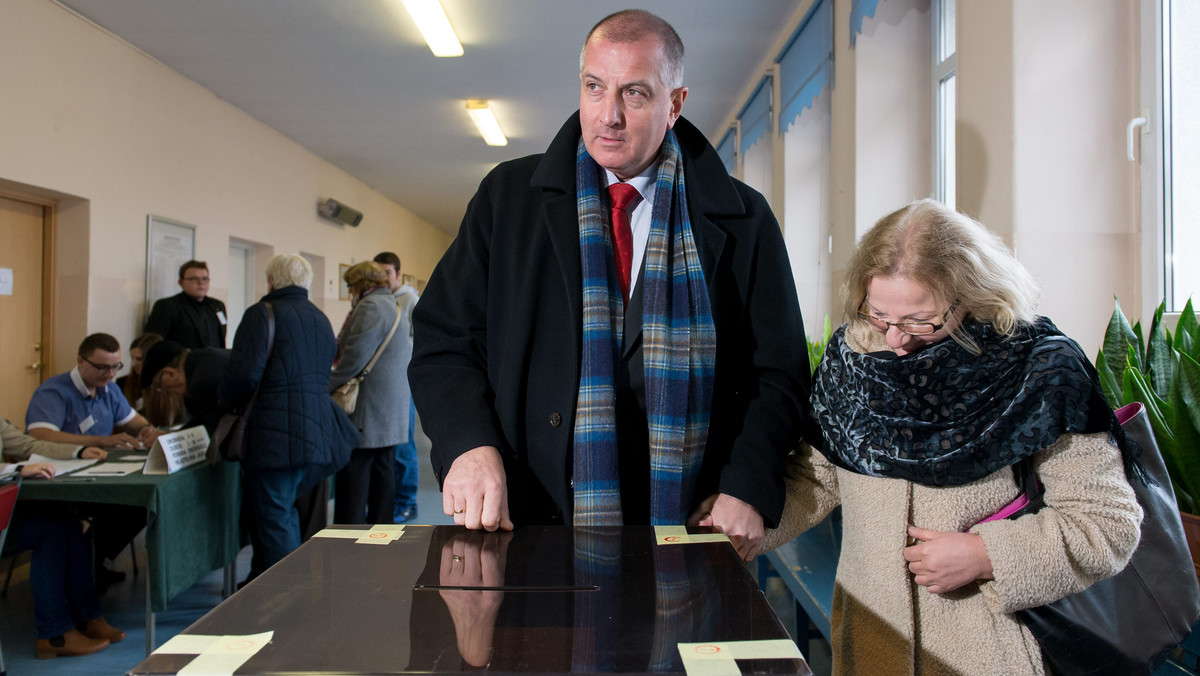 Obecny prezydent Wrocławia Rafał Dutkiewicz uzyskał 42,43 proc. poparcia, a kandydatka PiS Mirosława Stachowiak-Różecka 25,77 proc. głosów – poinformowała PKW po podliczeniu ponad 85 proc. protokołów z obwodowych komisji wyborczych.
