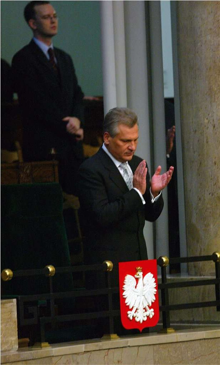 Kwaśniewski o krzyżu w Sejmie: Zostawić!