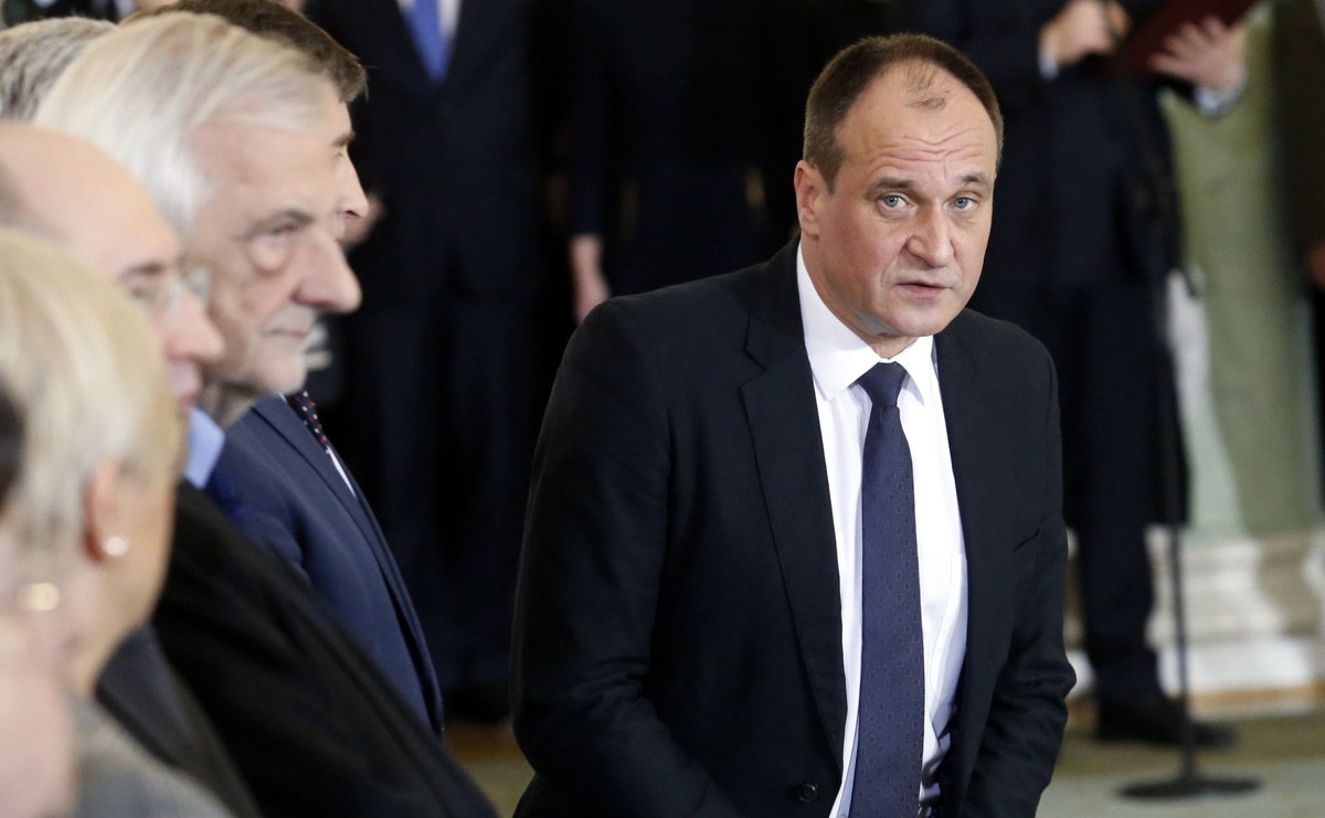Kukiz: Cieszę się, że razem z ministrem Macierewiczem odszedł szef SKW pan Bączek
