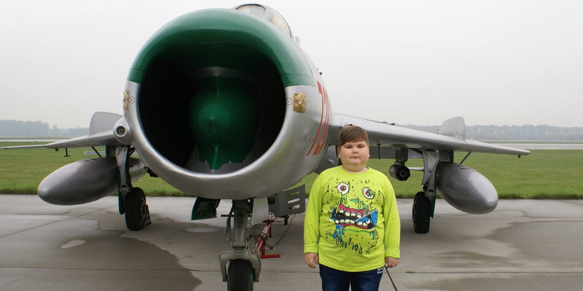 Chory Łukasz Berezak odwiedził bazę F-16 na Krzesinach