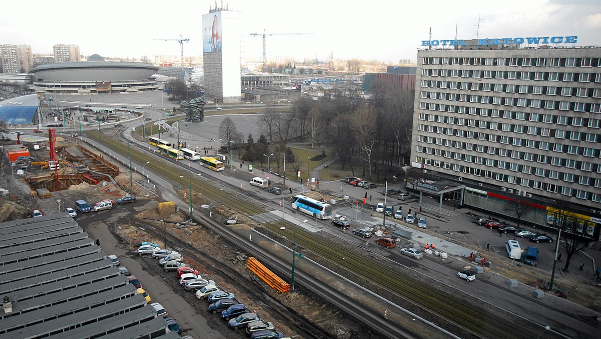 W weekend należy się spodziewać sporych utrudnień w ruchu tramwajów w Katowicach. Ekipy remontowe pojawią się na al. Korfantego - między Rondem a pętlą Słoneczną. W sobotę i niedzielę zawieszony zostanie ruch tramwajów między Rondem a Wełnowcem i Siemianowicami Śląskimi.