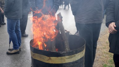 Zachodni "strażacy" jadą do Serbii. Uda im się ugasić pożar w Kosowie?