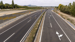 Közel 33 milliárdnyi beruházás: végre átadták az M2-es gyorsforgalmi út bővített szakaszát