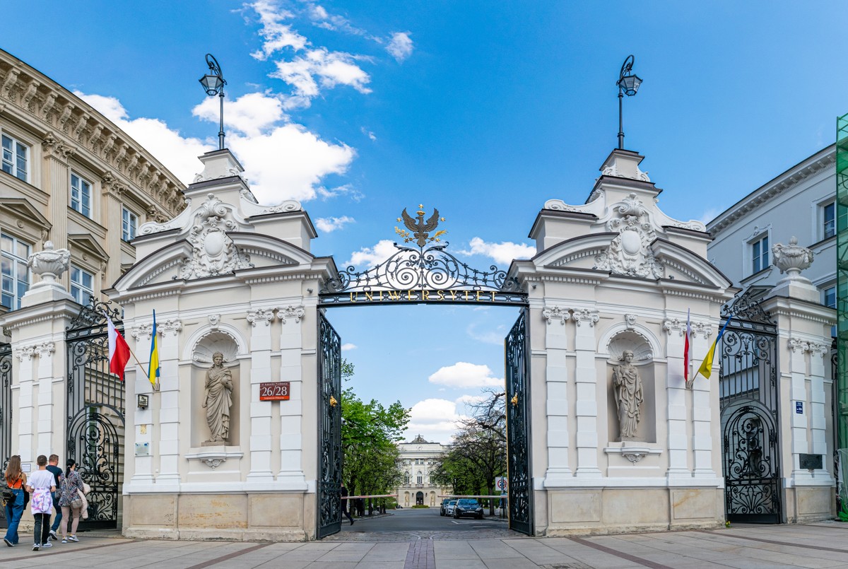 Polacy nie chcą płatnych studiów. Pomysł Mentzena nie ma poparcia [SONDAŻ]