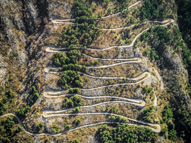 serpentine na putu kotor - lovćen