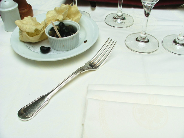 W każdy czwartek restauracja "Dario's" w Gijon, na północy Hiszpanii serwuje zupę z owoców morza, potem kotlety z ryżem, a następnie kurczaka lub anchois z sałatą.