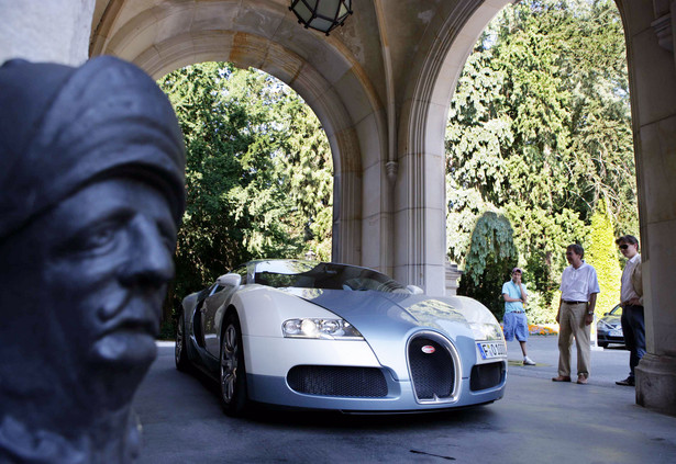 Cena: 1,8 mln dol. Veyron jest osiągającym największą prędkość na świecie produkowanym seryjnie autem.