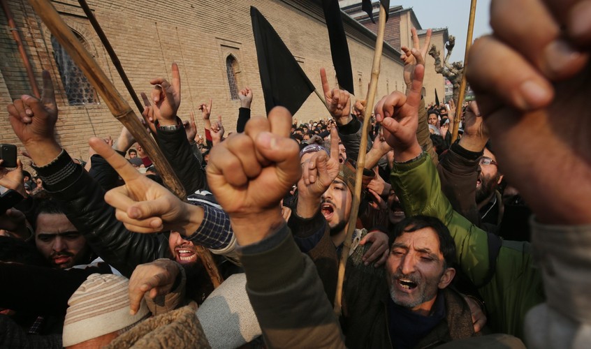 Żałoba w Peszawarze, gdzie 132 dzieci zginęło w ataku terrorystycznym