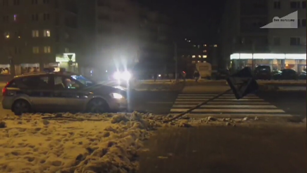 Potrącił 13-latkę na przejściu i uciekł. Stołeczna policja szuka bordowego BMW
