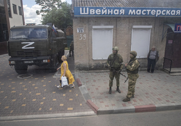 Melitopol, 14 lipca: Rosyjscy okupanci wydają paszporty Ukraińcom