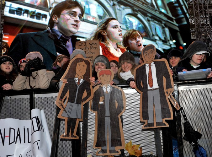 Fani 'Harry'ego Pottera' w oczekiwaniu na swych ulubieńców