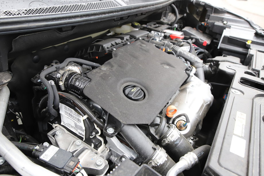 Silniki to mocna strona Peugeota 3008, nawet podstawowy diesel 1.5 o mocy 130 koni mechanicznych oferuje bardzo dobre osiągi.