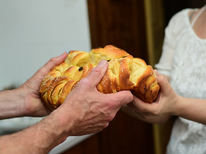 Ako slavite Svetu Petku mrvice od slavnog kolača nikako ne bacajte, evo šta da uradite