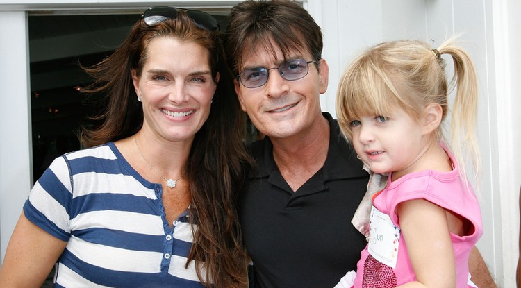 Charlie Sheen kezében lányával még 2007-ben