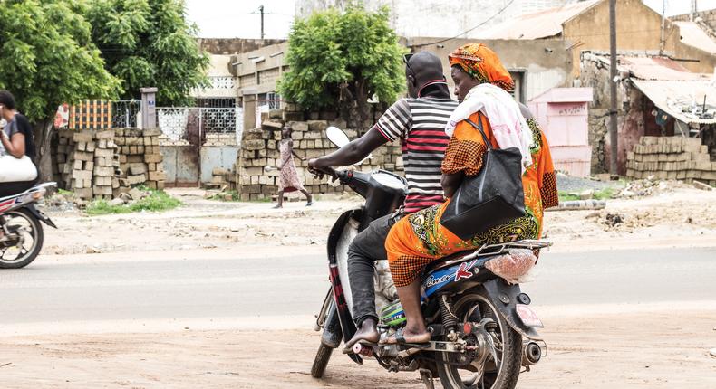 Les moto-taxis Jakarta sont un moyen de transport très prisé dans la région de Kaolack | Photo Paul DIACK