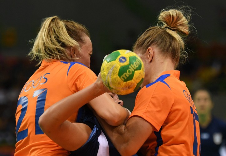 Męski sport? Nie dla nich! Te dziewczyny potrafią grać twardo, a czasem brutalnie