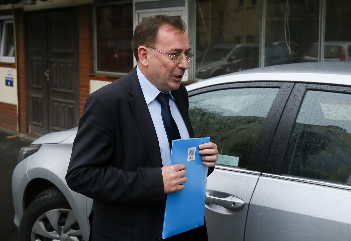 Wiceprezes PiS Mariusz Kamiński w drodze na posiedzenie komitetu politycznego Prawa i Sprawiedliwości