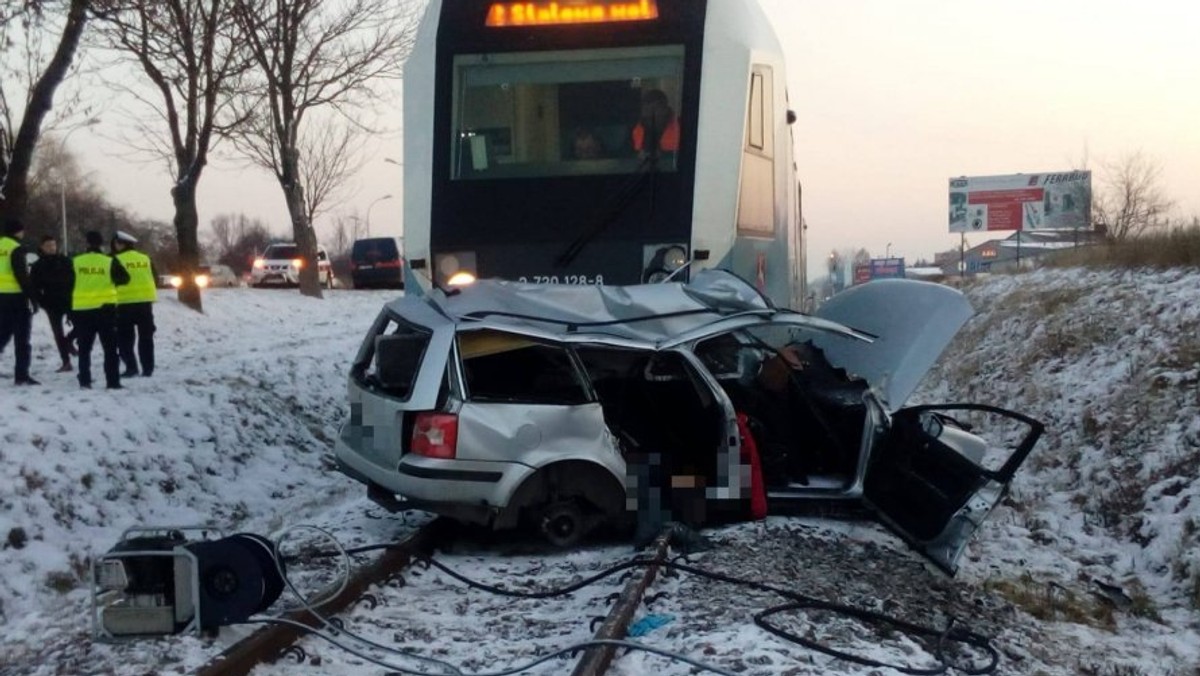 Rzeszów: pierwsze ustalenia w sprawie zderzenia auta z szynobusem